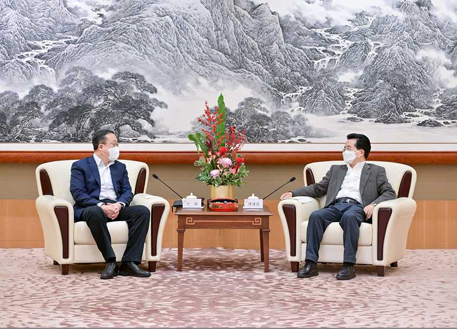 繆建民會(huì)見(jiàn)香港中企協(xié)會(huì)副會(huì)長(zhǎng)兼總裁于曉 