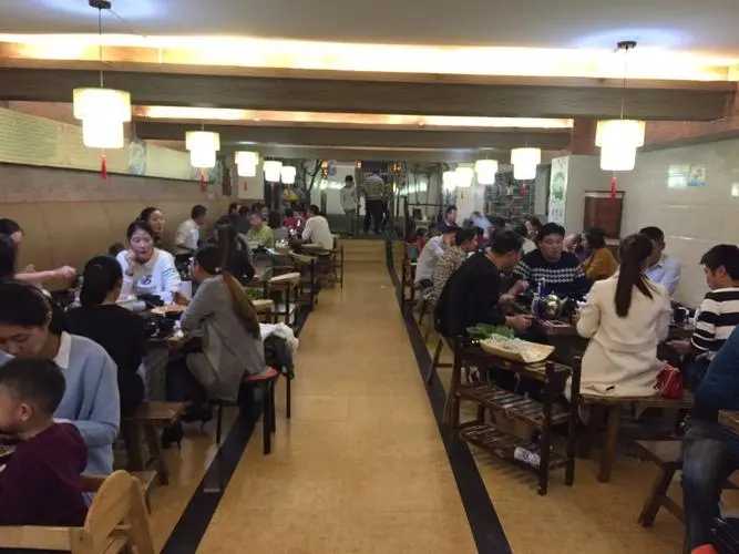 經濟復蘇信號鮮明 太原市場迅速回暖 各類店面招工忙 