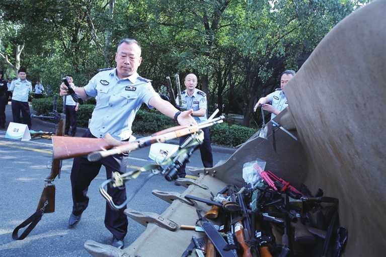 太原公安集中銷毀非法槍爆物品 