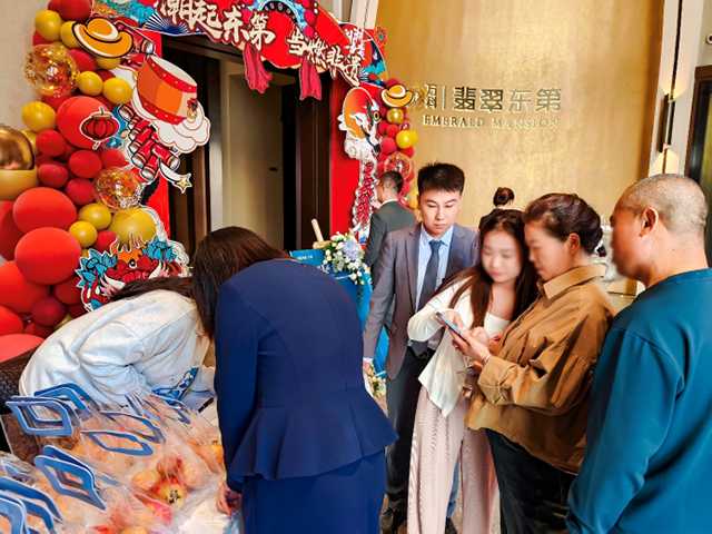 萬科內卷產品力，新一代公園寬幕大宅，樣板間璀璨亮相！ 