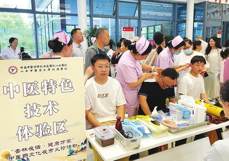 學養(yǎng)生聞“草本香” 中醫(yī)藥文化“圈粉”年輕人 
